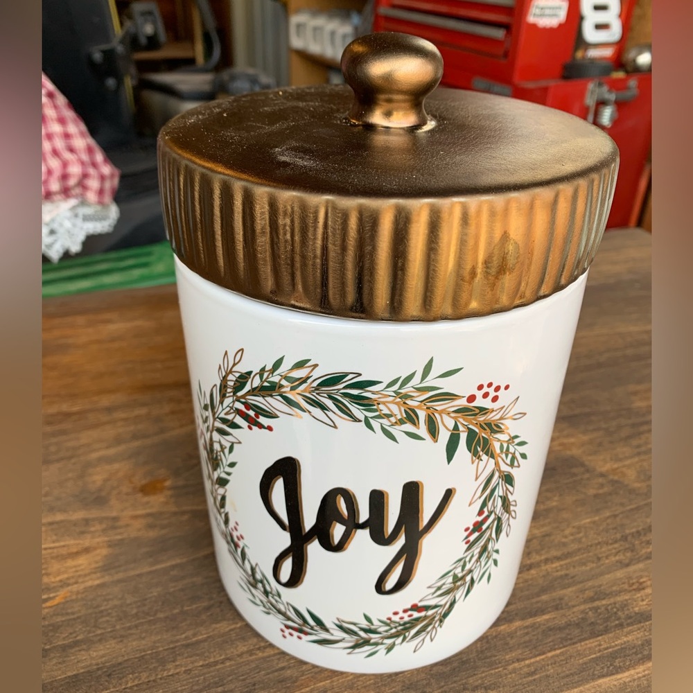 Glass jar